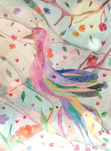 Verliebter Pfau Bunter Vogel auf Ästen mit Blumen und Herzen im Hintergrund.
