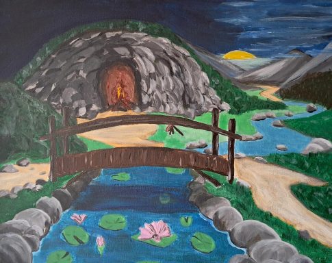 Ruhiges Gewässer Eine Brücke über einen Fluss, umgeben von Bergen und einem leuchtenden Sonnenuntergang.