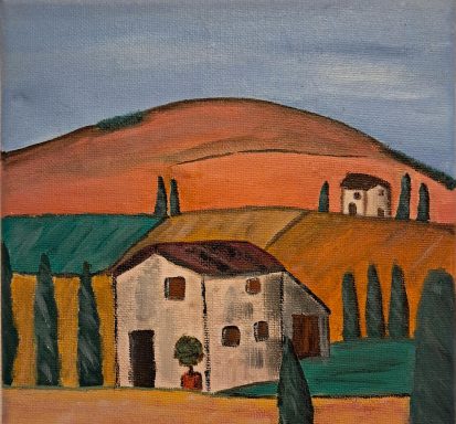 Normandie Landschaft mit einem einfachen Haus, einem weiteren Gebäude und sanften Hügeln im Hintergrund.
