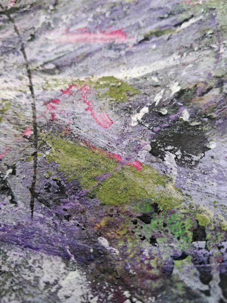 Lavendeldüne-3 Abstracte Farbmuster in lila, grün und pink mit organischen Formen.